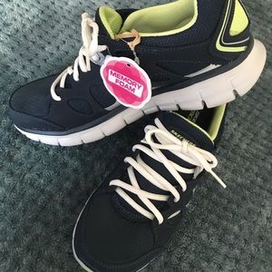 Sketchers Memory Foam Tennis Shoes